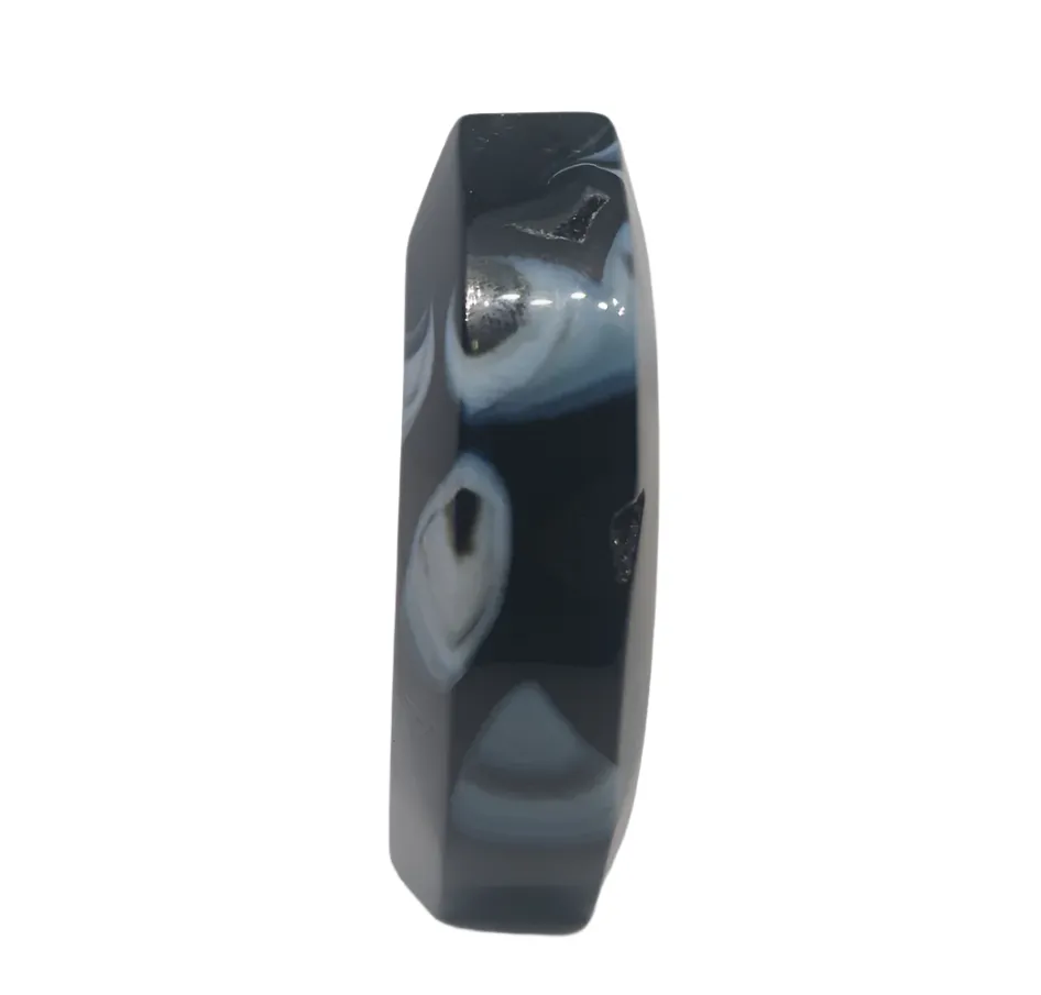 119G Black Banded Agate Teardrop Point