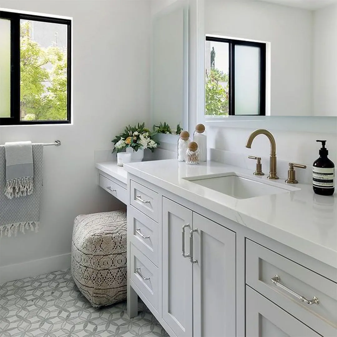Carrara White La Fleur - Stone Tile
